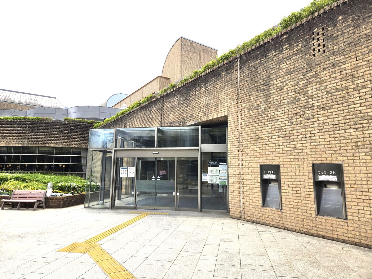 市川市立中央図書館