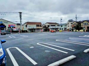 セブンイレブン松戸高塚新田店の駐車場