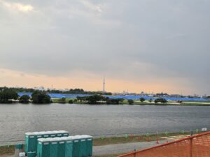 市川側からみた江戸川区花火大会2026